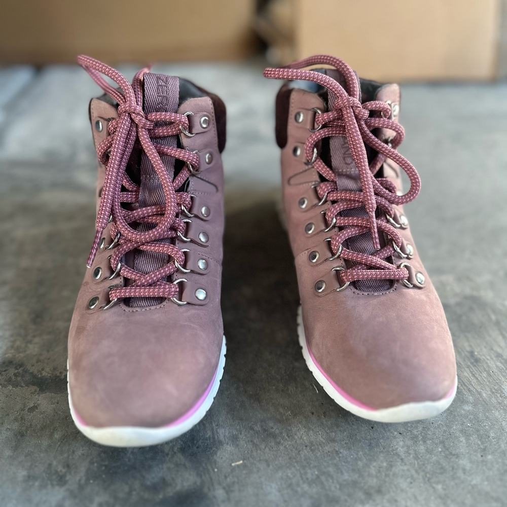 COLE HAAN HIKING SHOES